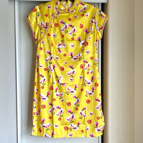 Dresses & Skirts - Sexy vibrant yellow Chinese dress